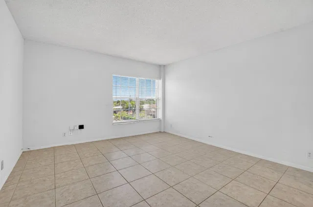  Unit 5220 photo 21