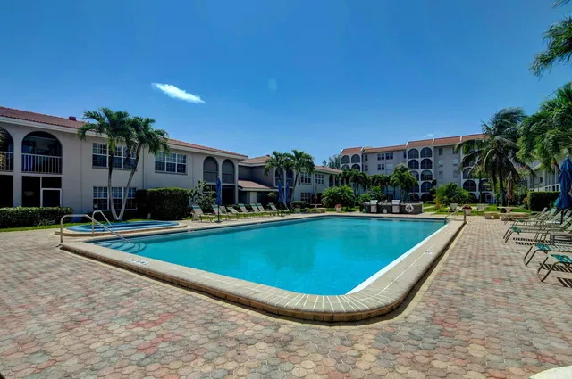  Unit 5220 photo 35