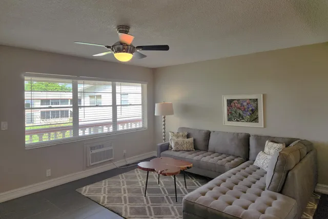  Residence photo 4