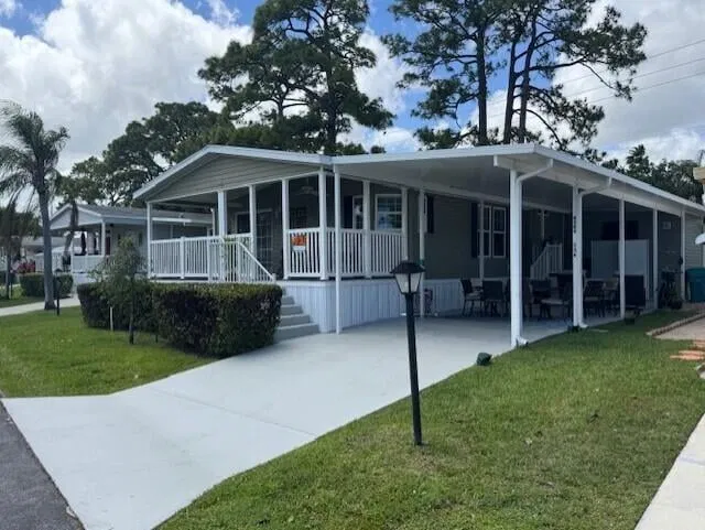 Unit 136 photo 3
