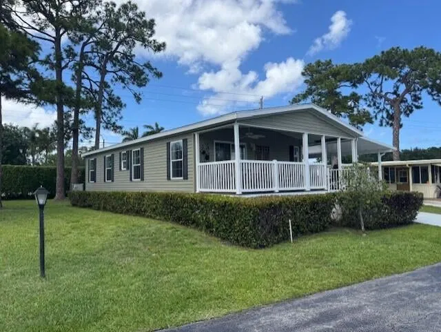 Unit 136 photo 4