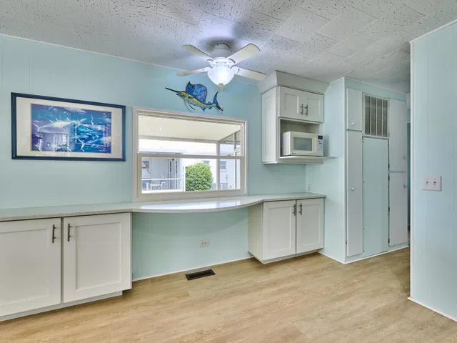 Unit 123 photo 9