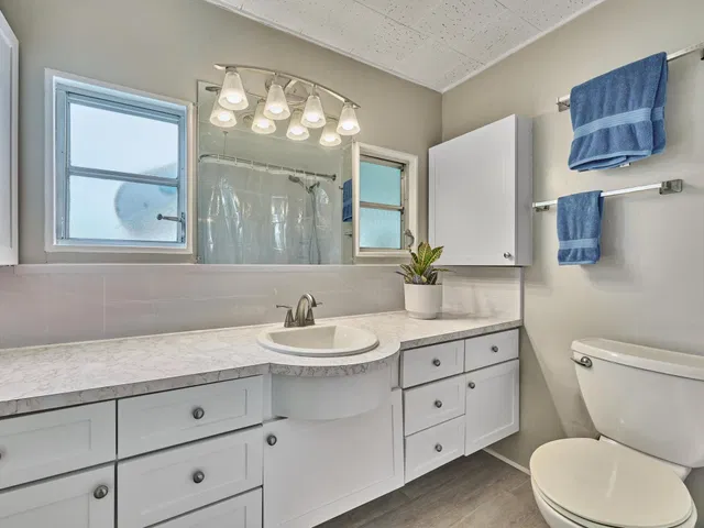 Unit 123 photo 23