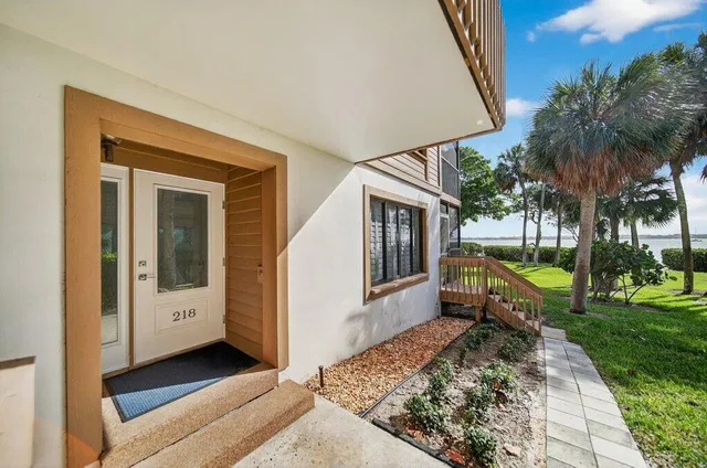 Unit 218 photo 18