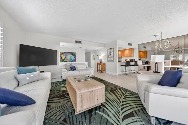 Unit 218 photo 19