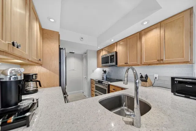 Unit 218 photo 23