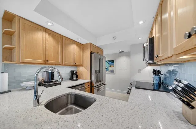 Unit 218 photo 24