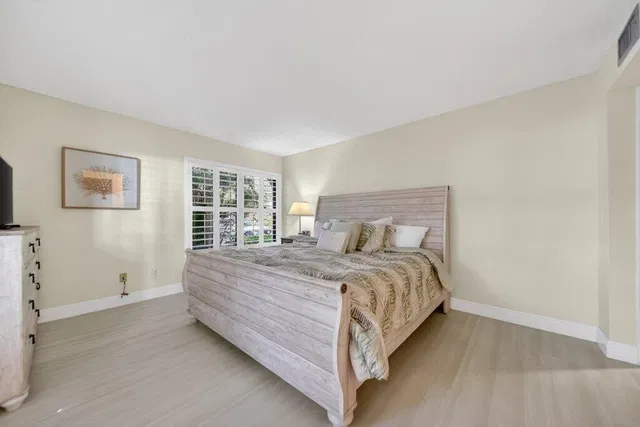 Unit 218 photo 30