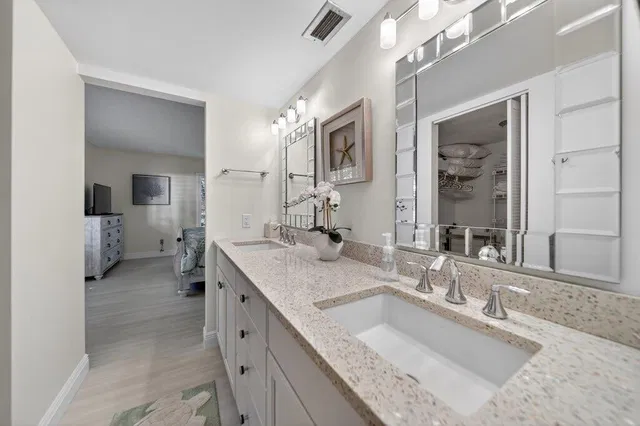 Unit 218 photo 32