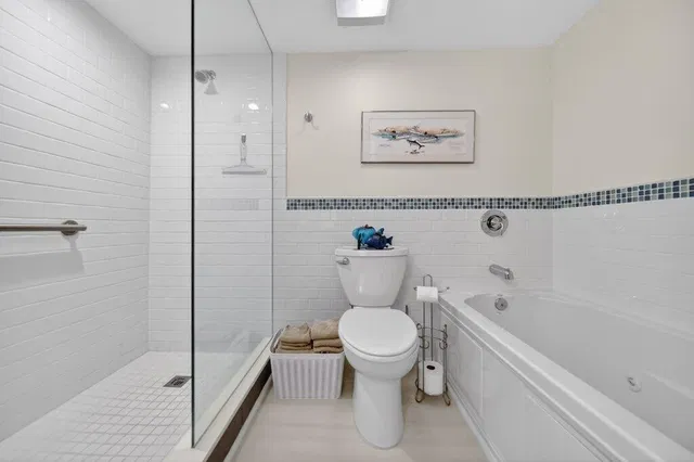 Unit 218 photo 33