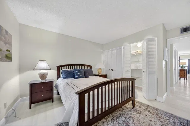 Unit 218 photo 36