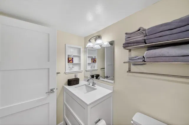 Unit 218 photo 37