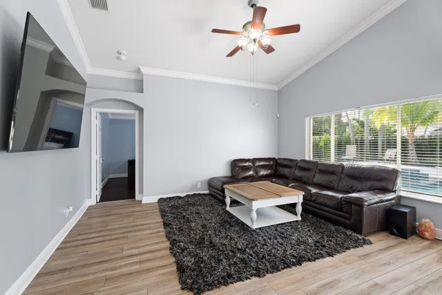 Residence photo 12