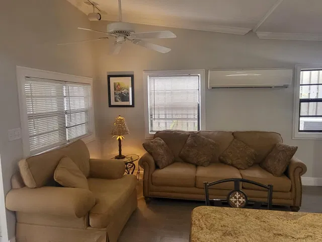 Residence photo 9