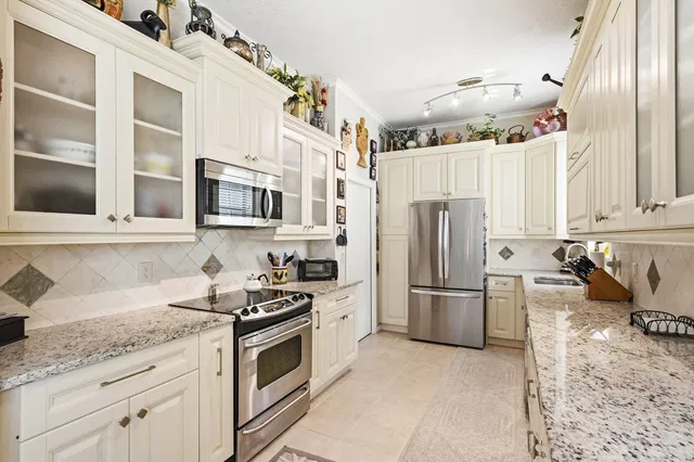  Residence photo 4