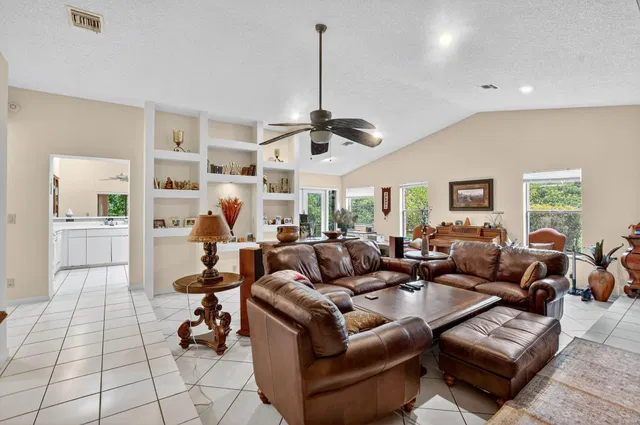 Residence photo 9