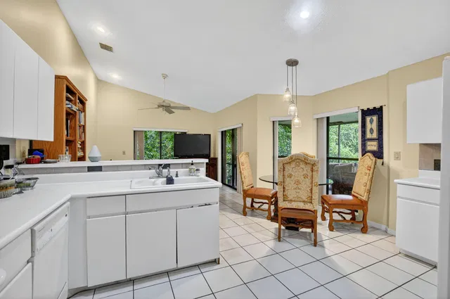Residence photo 12