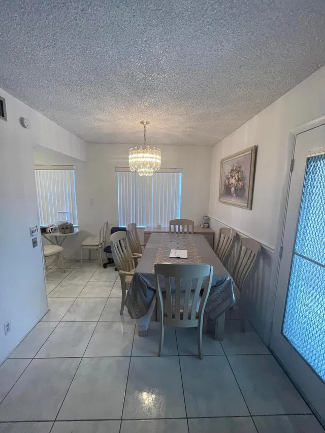 Unit 186 photo 2