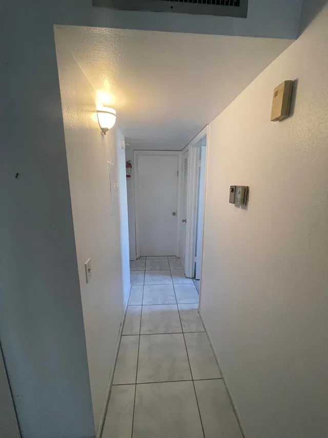 Unit 186 photo 4