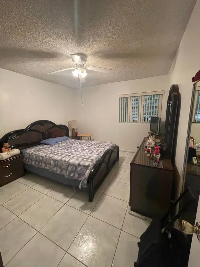 Unit 186 photo 5