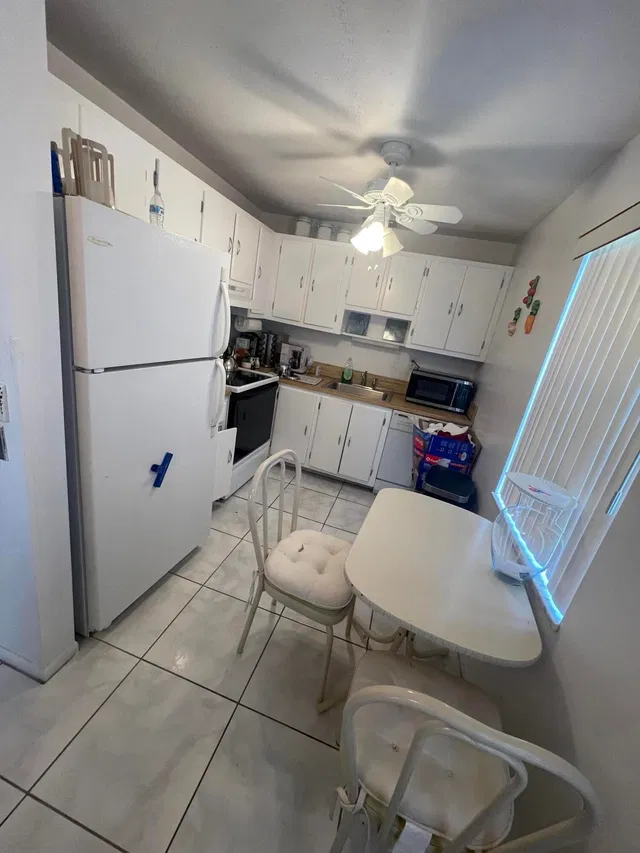 Unit 186 photo 7