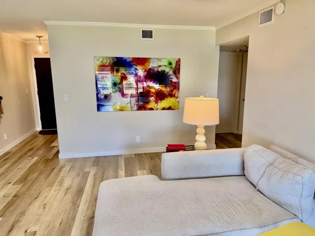 Unit 148 photo 9