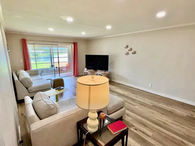 Unit 148 photo 11