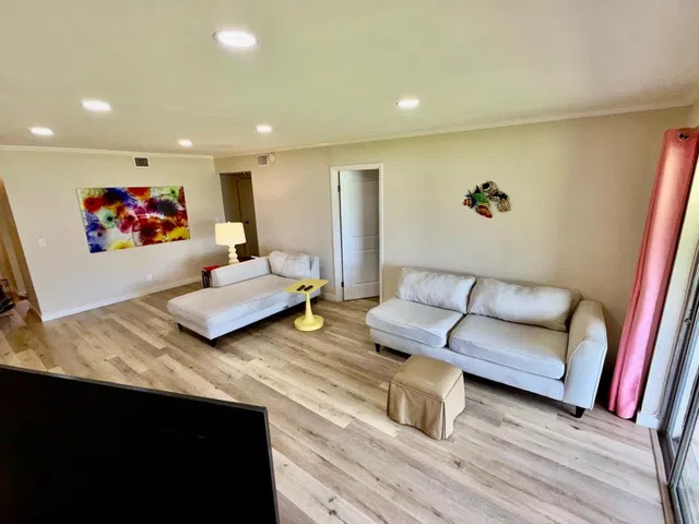Unit 148 photo 18