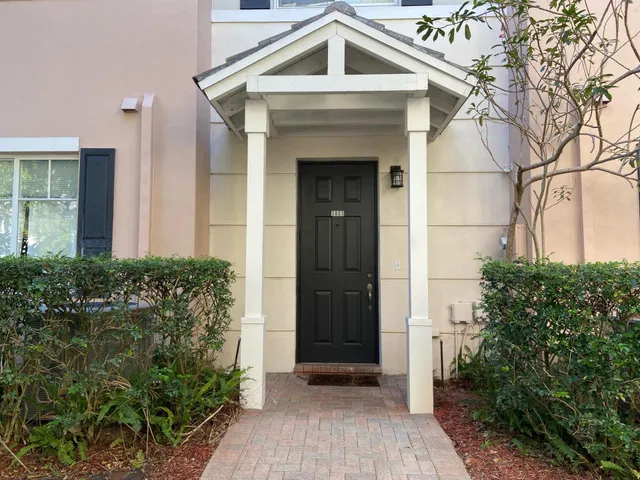 Residence photo 2