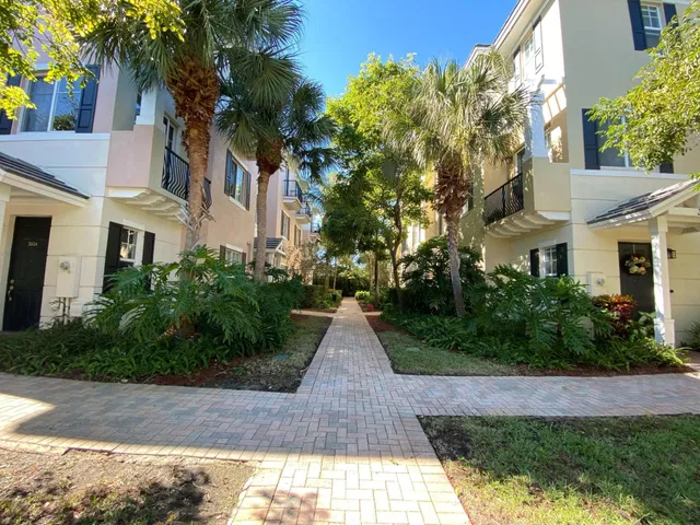 Residence photo 3