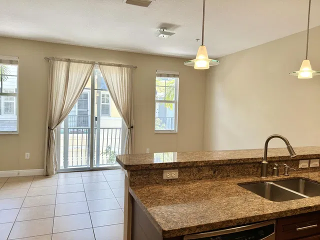 Residence photo 11