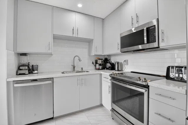 Unit 1306 photo 7