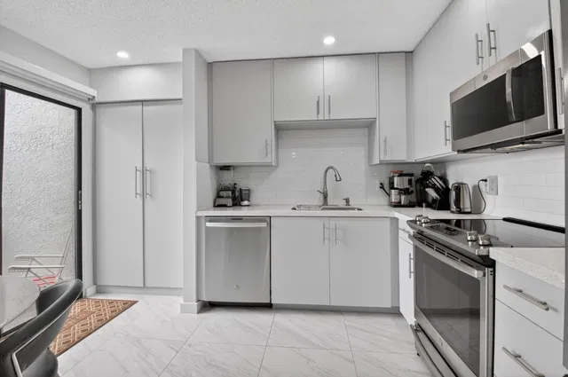 Unit 1306 photo 8