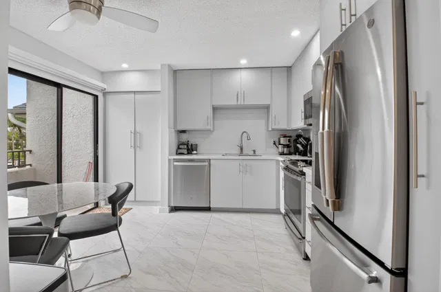 Unit 1306 photo 9