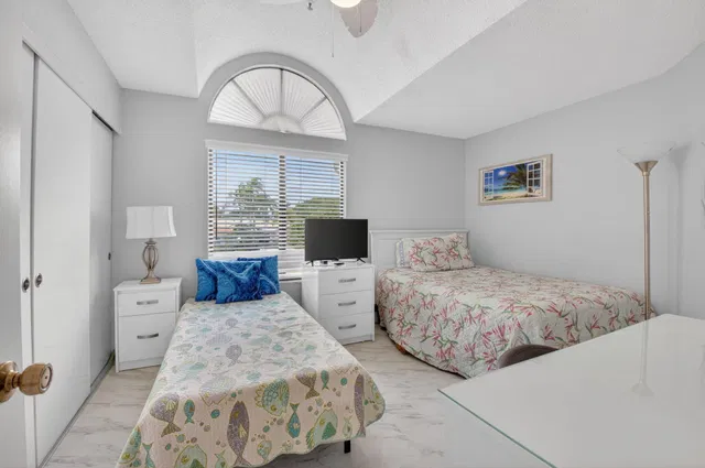 Unit 1306 photo 24