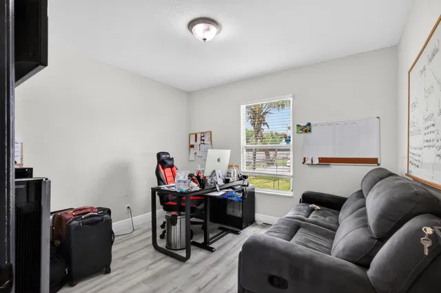 Residence photo 8