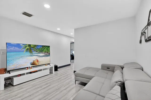 Residence photo 20