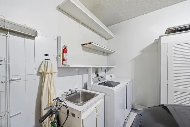 Residence photo 30