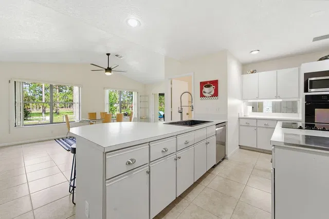 Homeland Residence photo 14