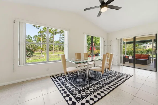 Homeland Residence photo 25