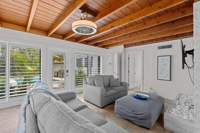  Residence photo 6
