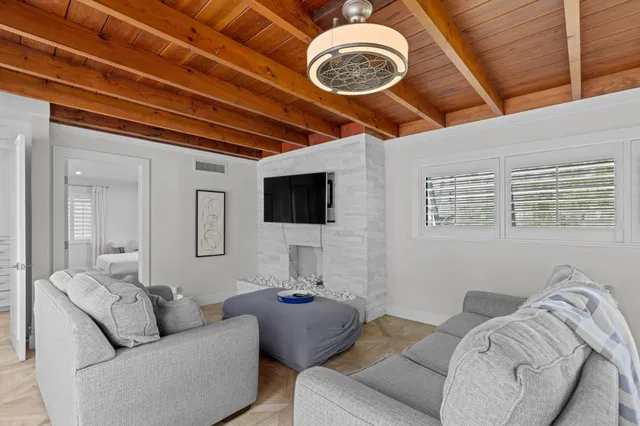  Residence photo 7
