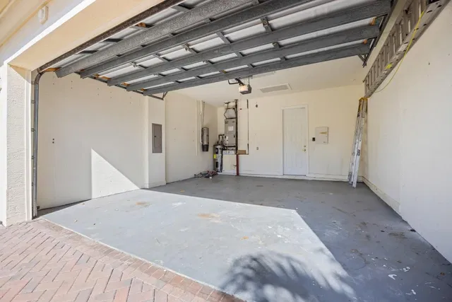 Residence photo 31
