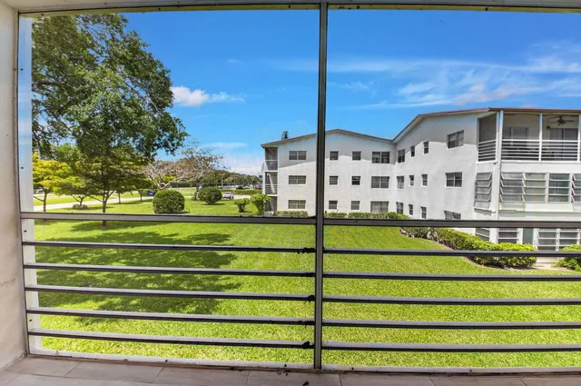 Residence photo 33