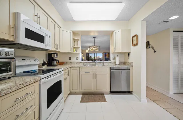  Residence photo 7