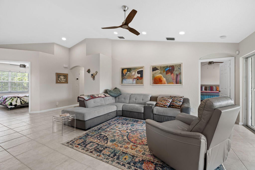 Unit 202 photo 14