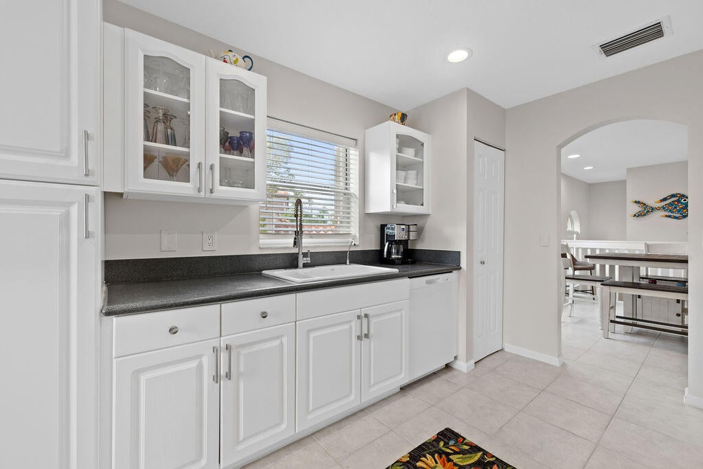 Unit 202 photo 21