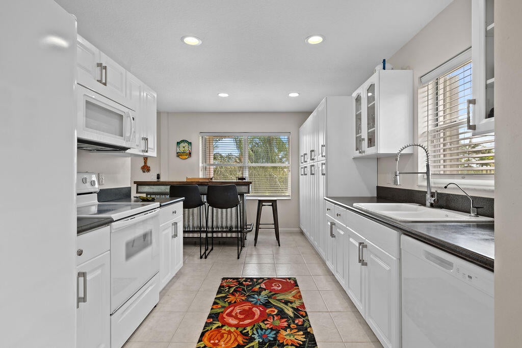 Unit 202 photo 23