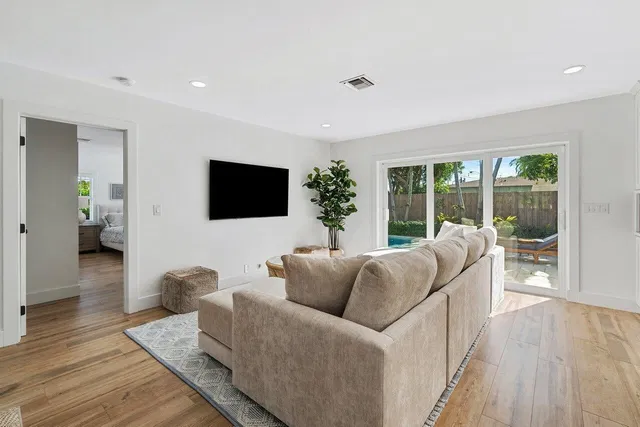 SoSo West Palm Beach Residence photo 5