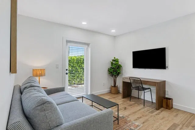 SoSo West Palm Beach Residence photo 23